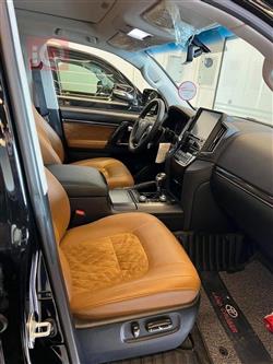 تۆیۆتا لاند کروزەر